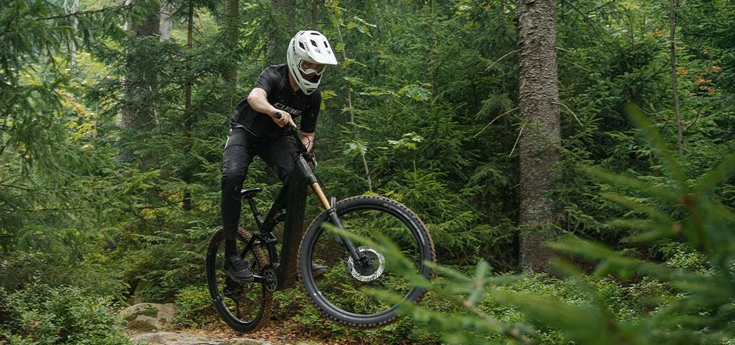 CUBE Storm Goggle and Descender Helmet