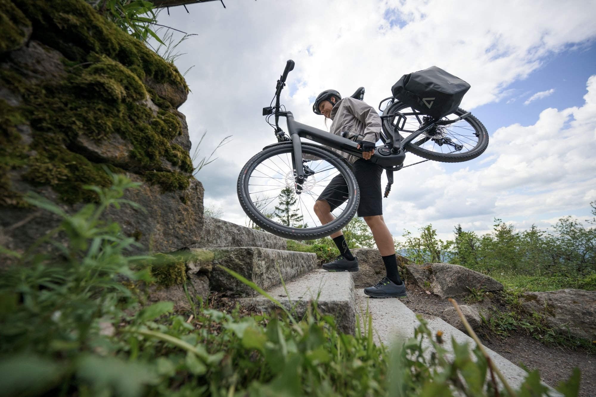 2025 Cube Kathmandu Hybrid C62 SLT 400X Electric Bike