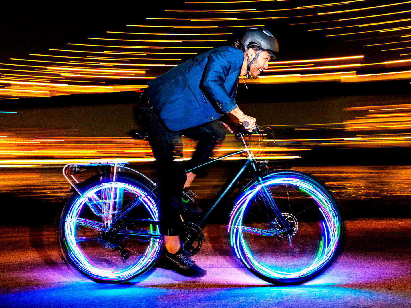 2025 Electra Loft Go! 7D EQ Step-Over Hub Motor Electric Bike In Black Mercury Action Shot 1