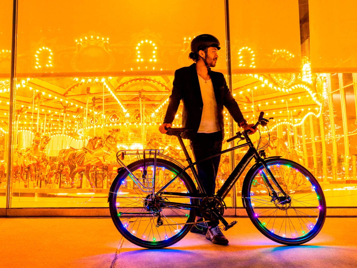 2025 Electra Loft Go! 7D EQ Step-Over Hub Motor Electric Bike In Black Mercury Action Shot 2