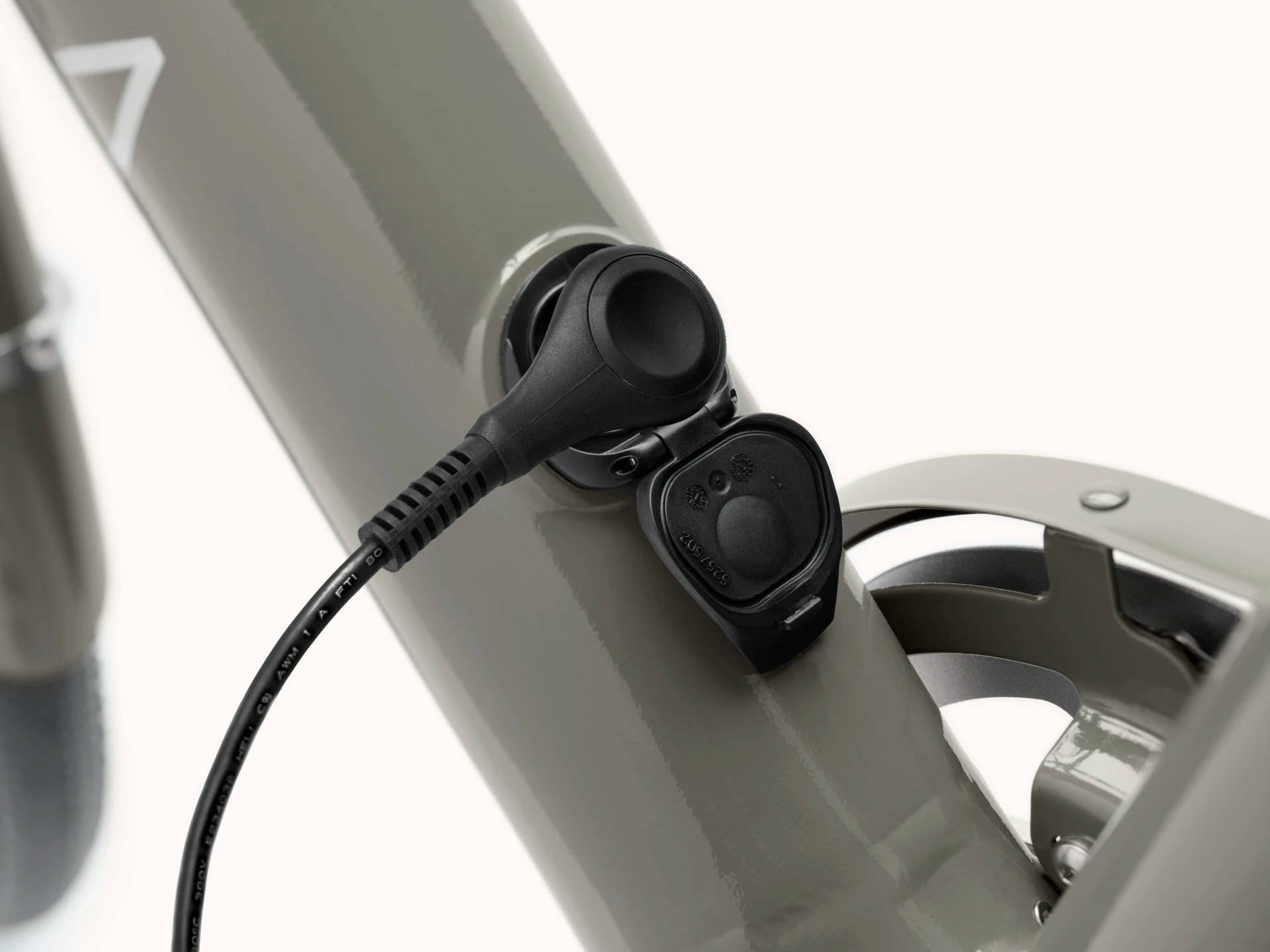 2025 Electra Loft Go! 7D EQ Step-Over Hub Motor Electric Bike In Harbor Grey Charging