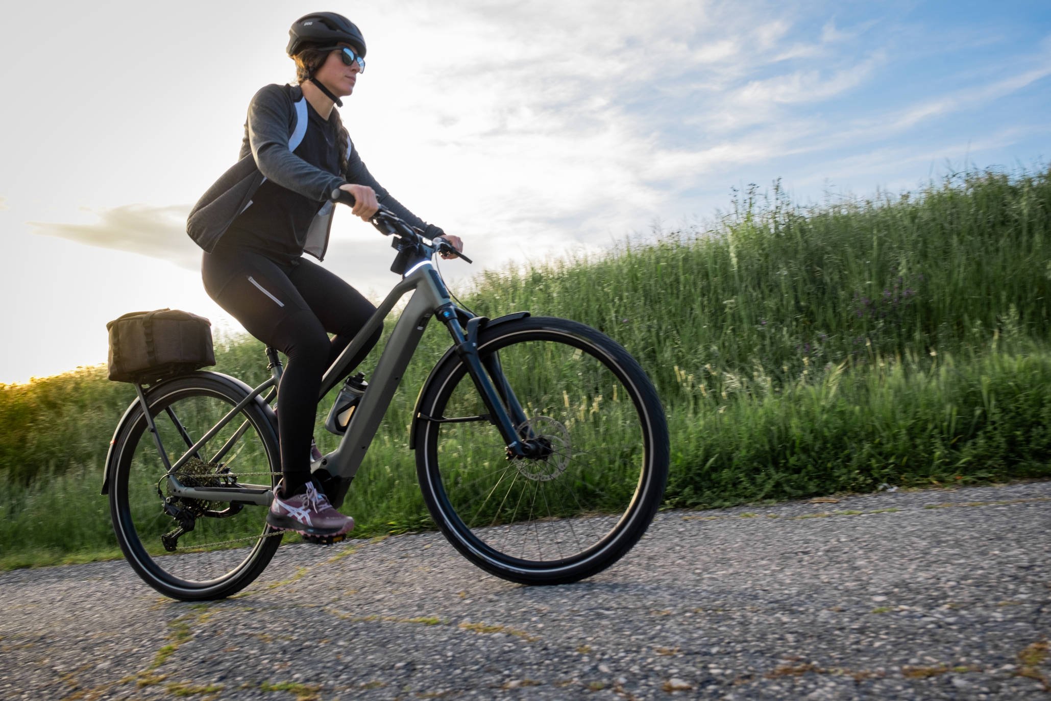 2025 Orbea Kemen Tour 30 Electric Bike In Diamond Black Action Shot 2