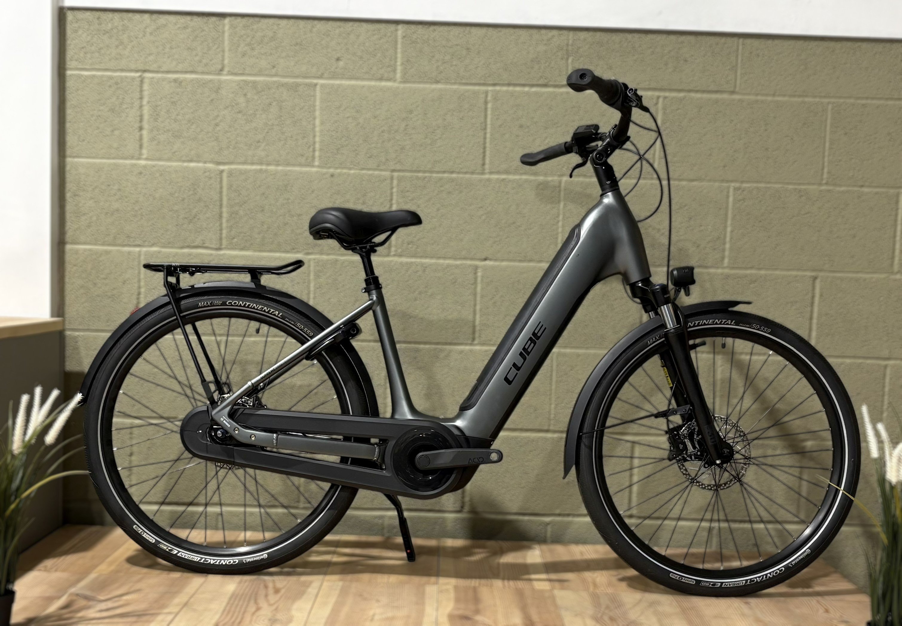 The Electric Bike Shop  Cube Ex-Demo Supreme Hybrid Pro 625 Electric Bike With Hub Gears In Flash Grey & Black XX-Small 42cm Frame XX-Small 42cm Flash Grey & Black
