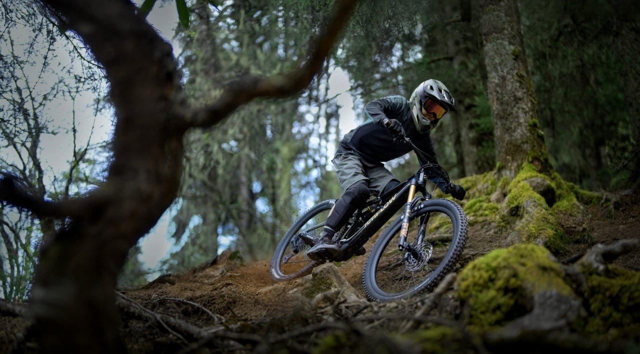 Amflow PL Carbon Pro 800Wh 105Nm Avinox Lightweight Electric Full Suspension Mountain Bike In Cosmic Black Cosmic Black