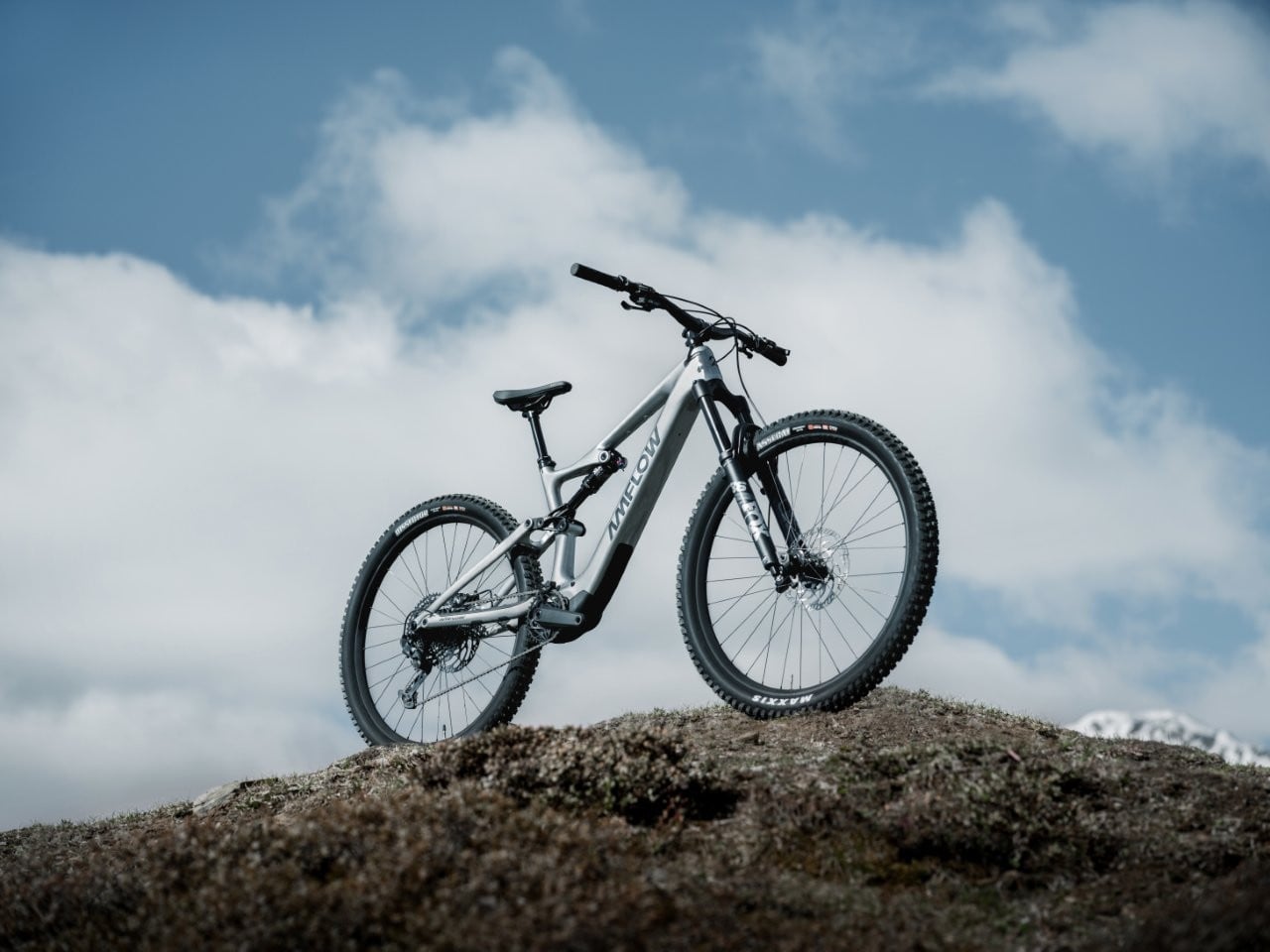 Amflow PL Carbon 800Wh 105Nm Avinox Lightweight Electric Full Suspension Mountain Bike In Satin 