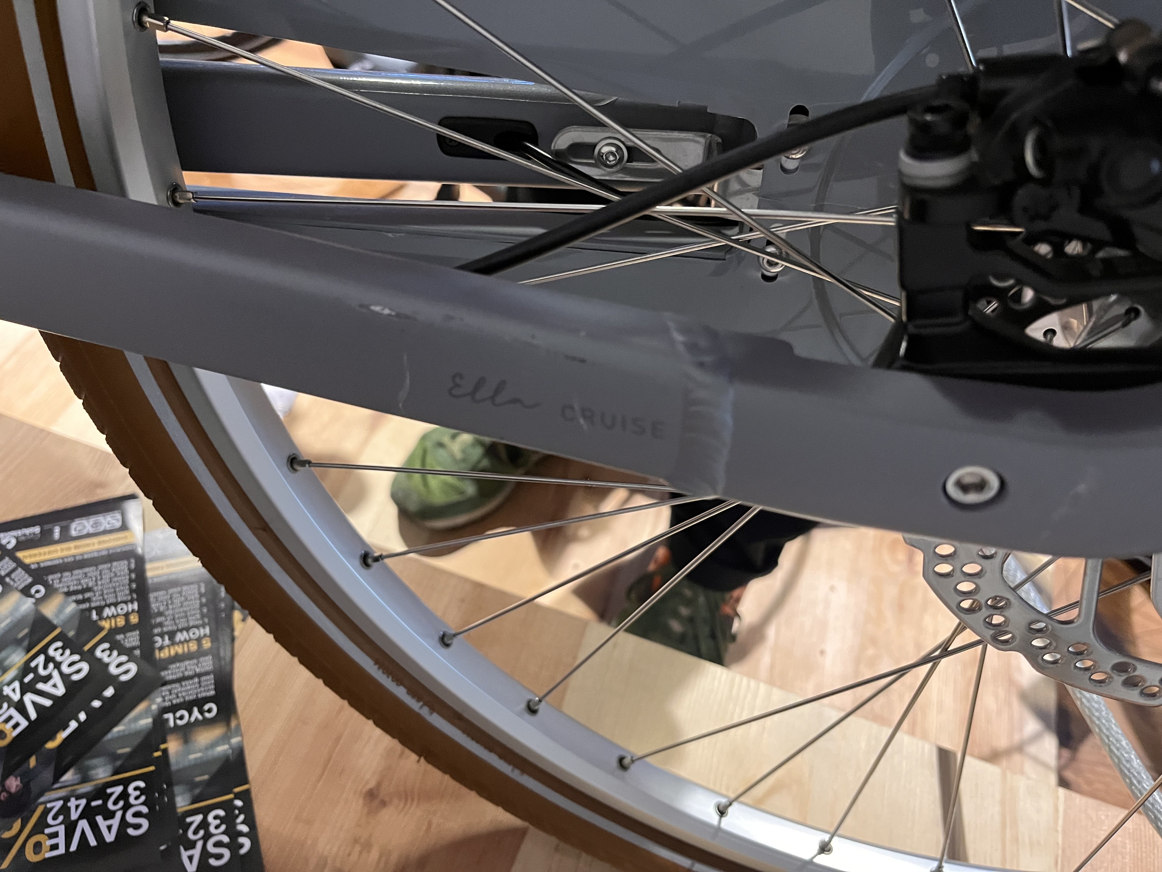 Ex-Display 2023 Cube Ella Cruise Hybrid 500 Electric Bike in Metal & Grey 