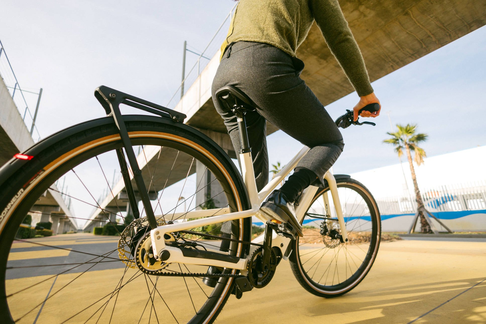 Orbea DIEM 20 Electric Belt Drive Hub Gear Bike In Ivory White Gloss Action Shot 2