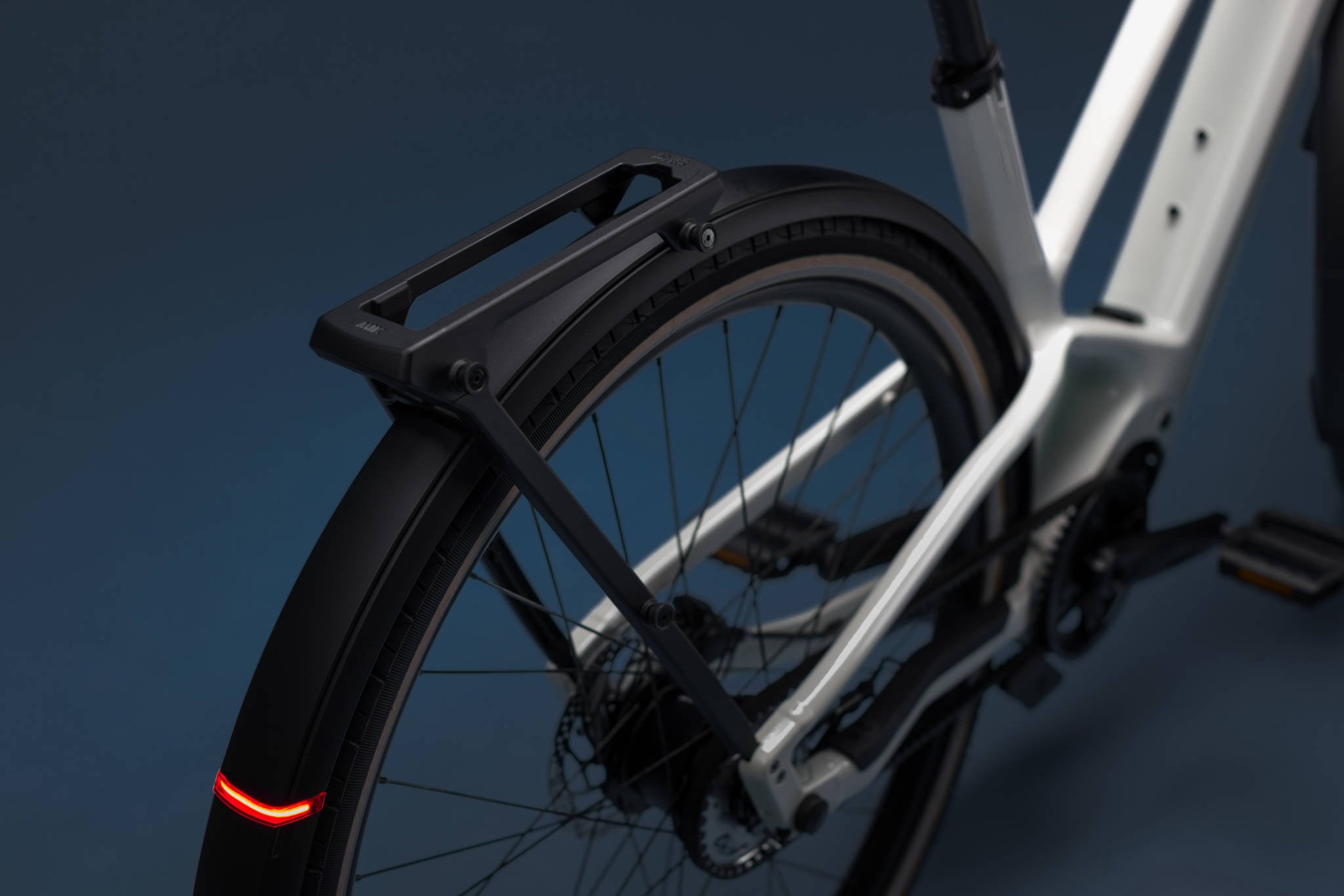 Orbea DIEM 20 Electric Belt Drive Hub Gear Bike In Ivory White Gloss Rear Mudguard and Carrier